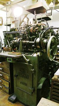 八光自動活字鋳造機